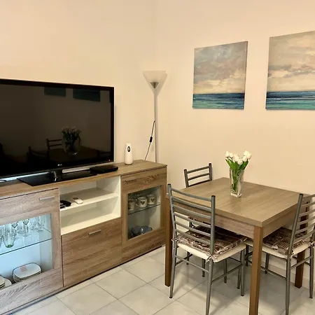 Ampio E Confortevole Monolocale Iun R1853 Apartment *